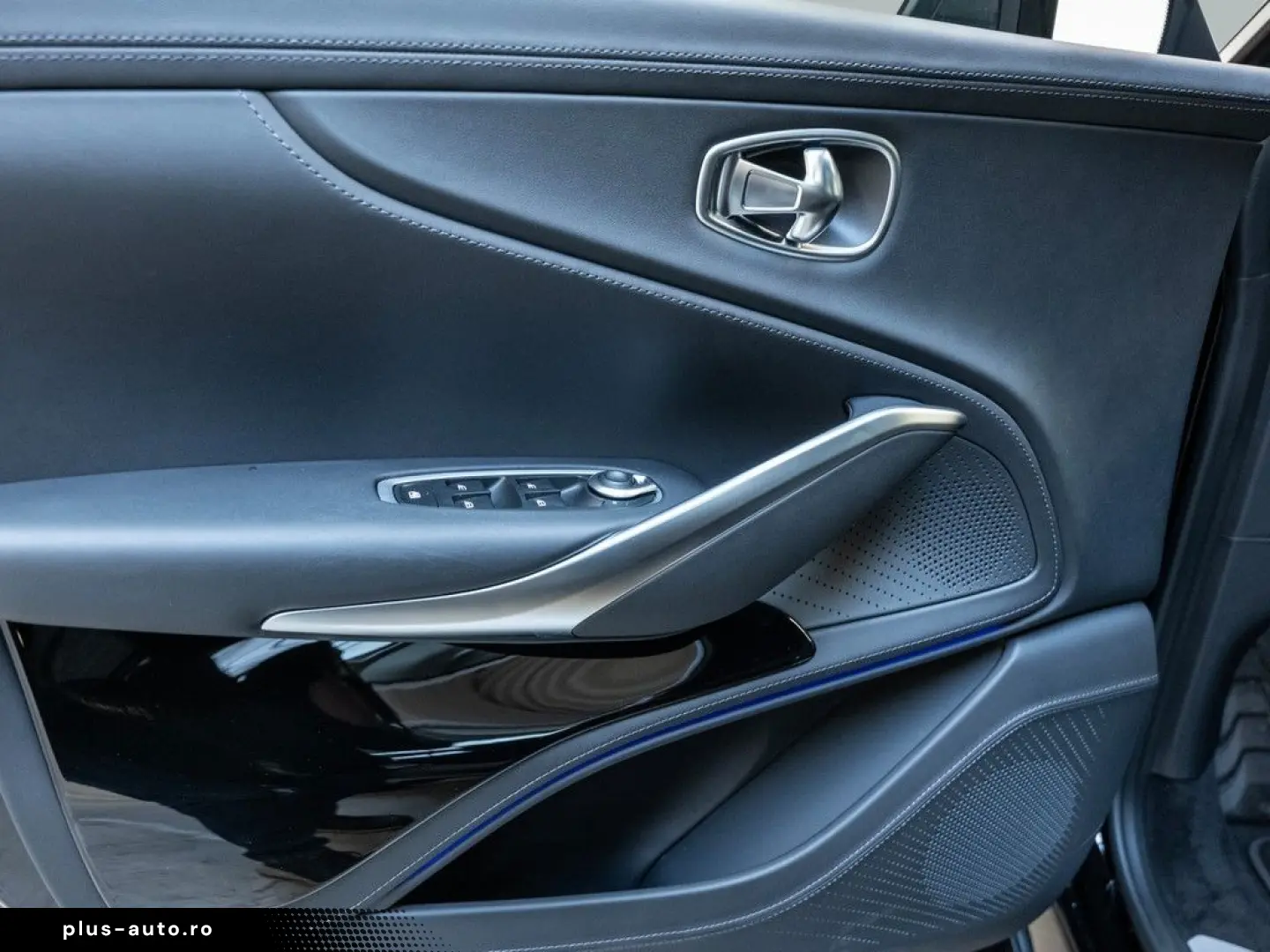 ASTON MARTIN DBX Jet Black Onyx Black