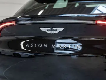 ASTON MARTIN DBX Jet Black Onyx Black