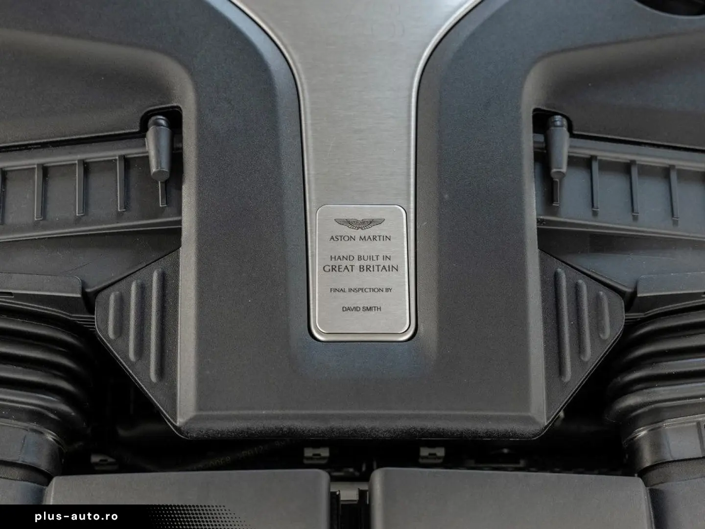 ASTON MARTIN DBX Jet Black Onyx Black