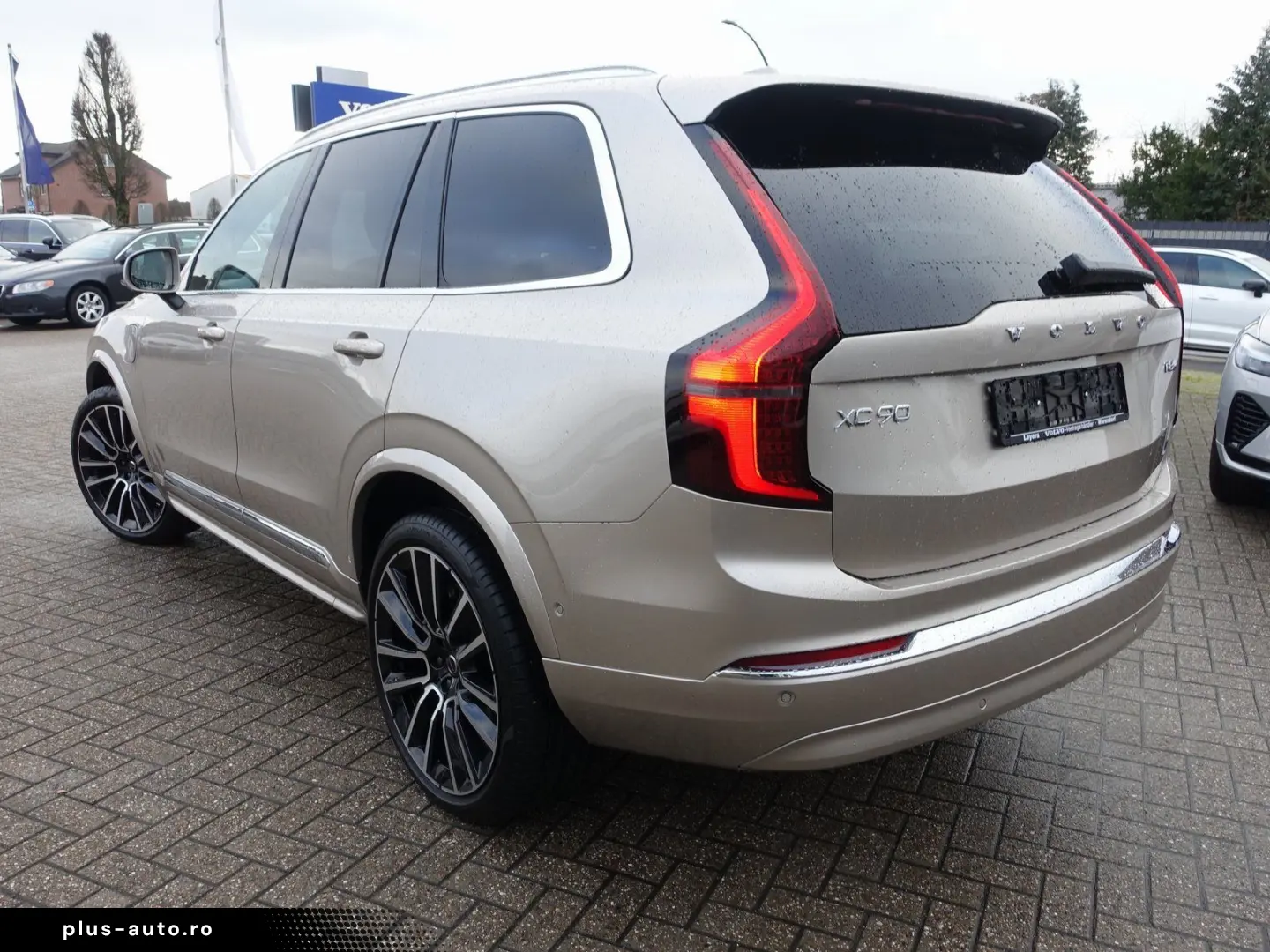 VOLVO XC90 Ultra T8 AWD Massage Pano B&W AHK 360