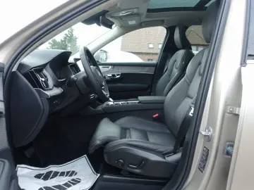 VOLVO XC90 Ultra T8 AWD Massage Pano B&W AHK 360