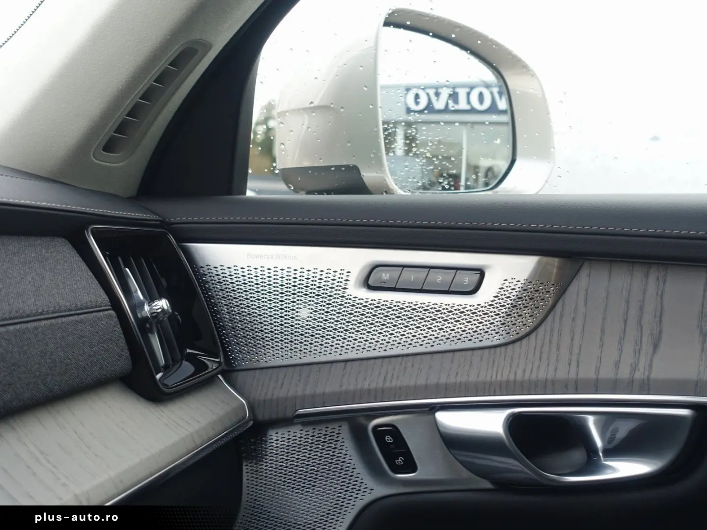 VOLVO XC90 Ultra T8 AWD Massage Pano B&W AHK 360