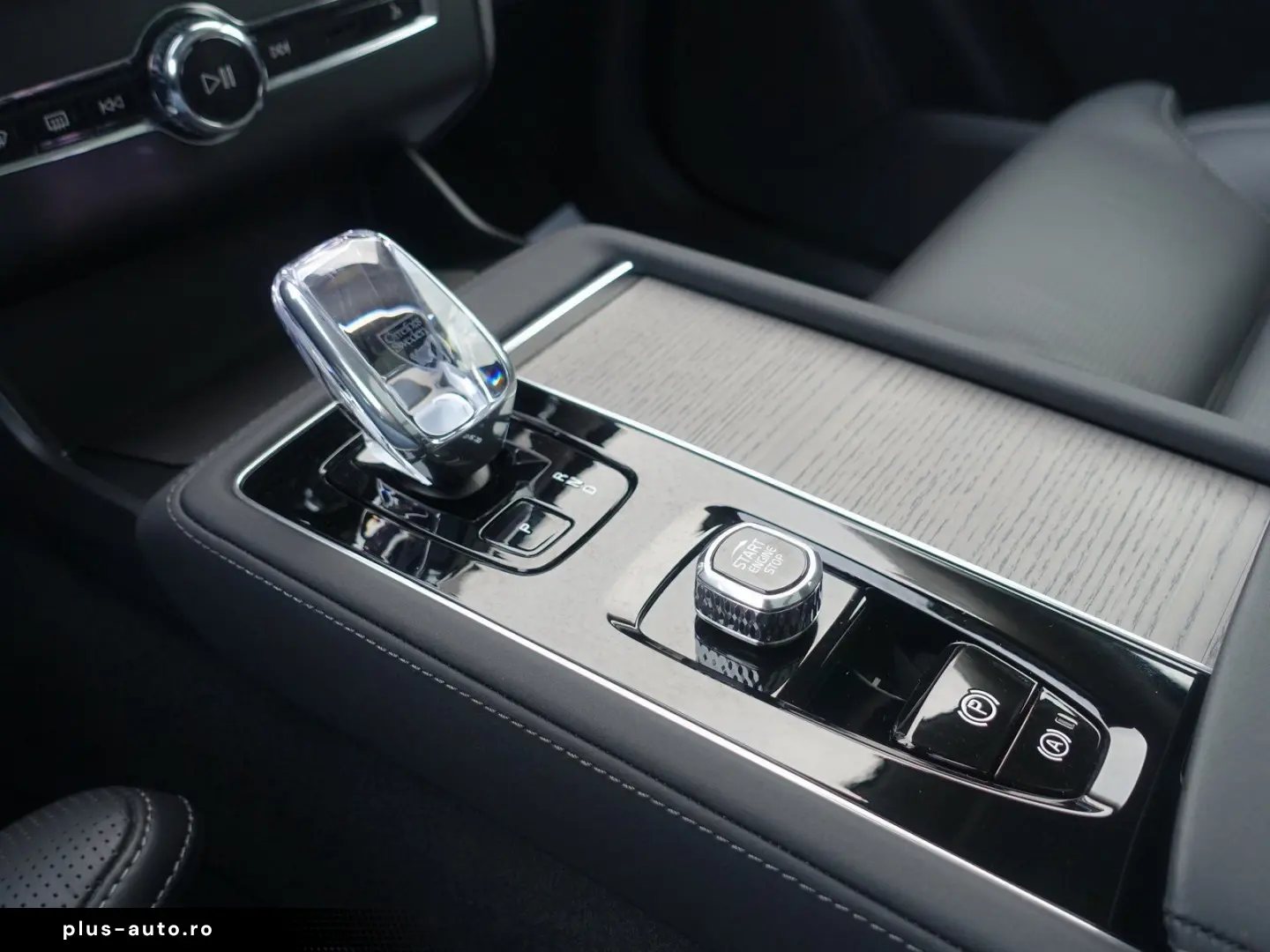 VOLVO XC90 Ultra T8 AWD Massage Pano B&W AHK 360