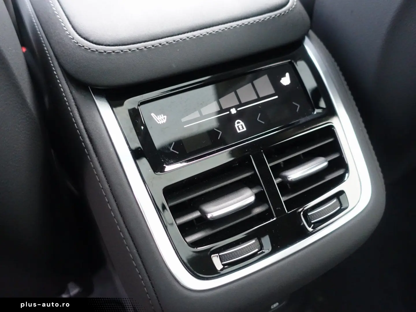 VOLVO XC90 Ultra T8 AWD Massage Pano B&W AHK 360