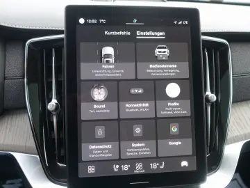 VOLVO XC90 Ultra T8 AWD Massage Pano B&W AHK 360