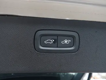 VOLVO XC90 Ultra T8 AWD Massage Pano B&W AHK 360