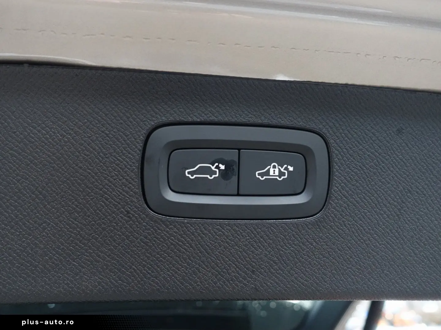 VOLVO XC90 Ultra T8 AWD Massage Pano B&W AHK 360