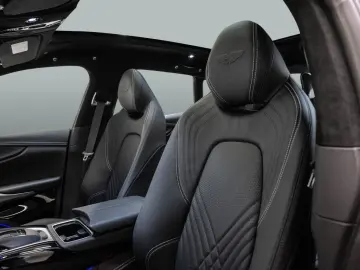 ASTON MARTIN DBX Magnetic Silver Onyx Black