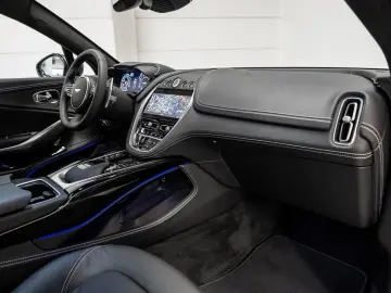 ASTON MARTIN DBX Magnetic Silver Onyx Black