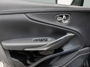 ASTON MARTIN DBX Magnetic Silver Onyx Black