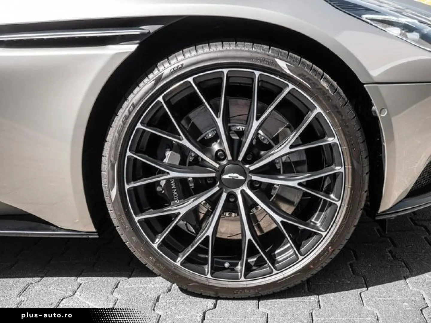 ASTON MARTIN DB11 Coupe V8 Silver Birch Provenance