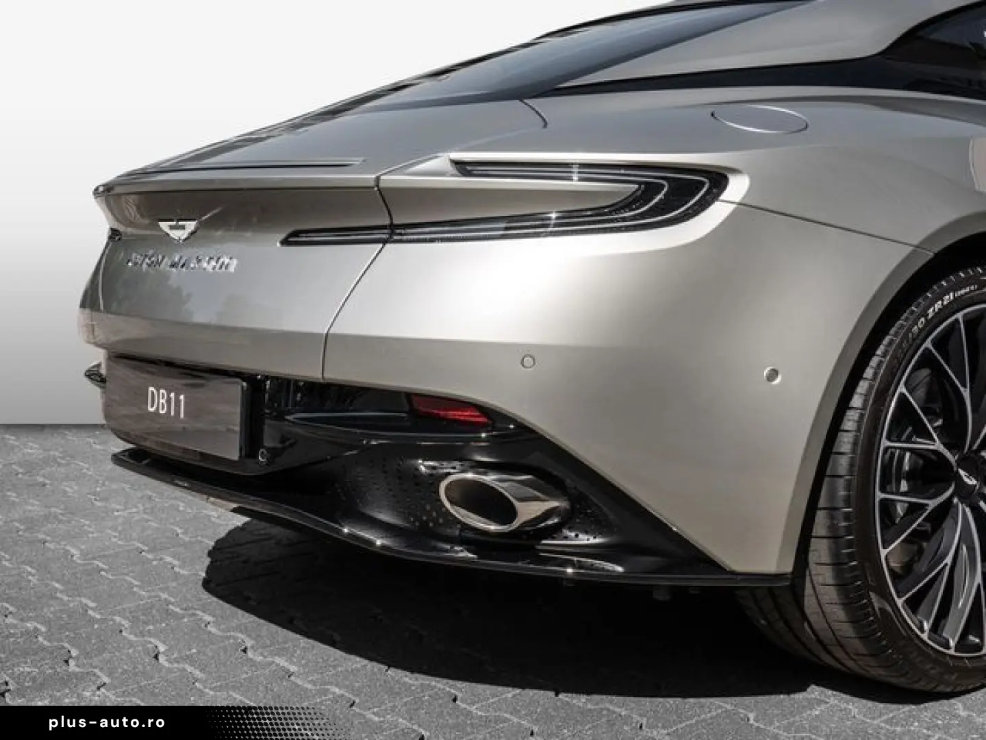 ASTON MARTIN DB11 Coupe V8 Silver Birch Provenance