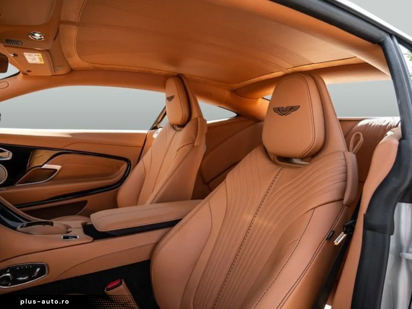 ASTON MARTIN DB11 Coupe V8 Silver Birch Provenance