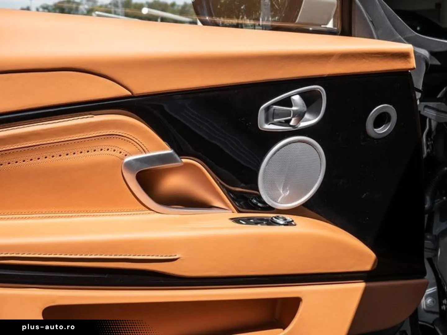 ASTON MARTIN DB11 Coupe V8 Silver Birch Provenance