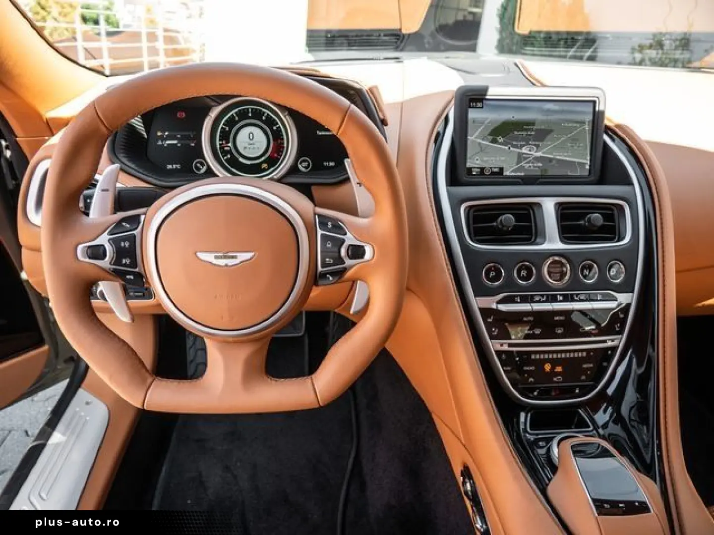 ASTON MARTIN DB11 Coupe V8 Silver Birch Provenance