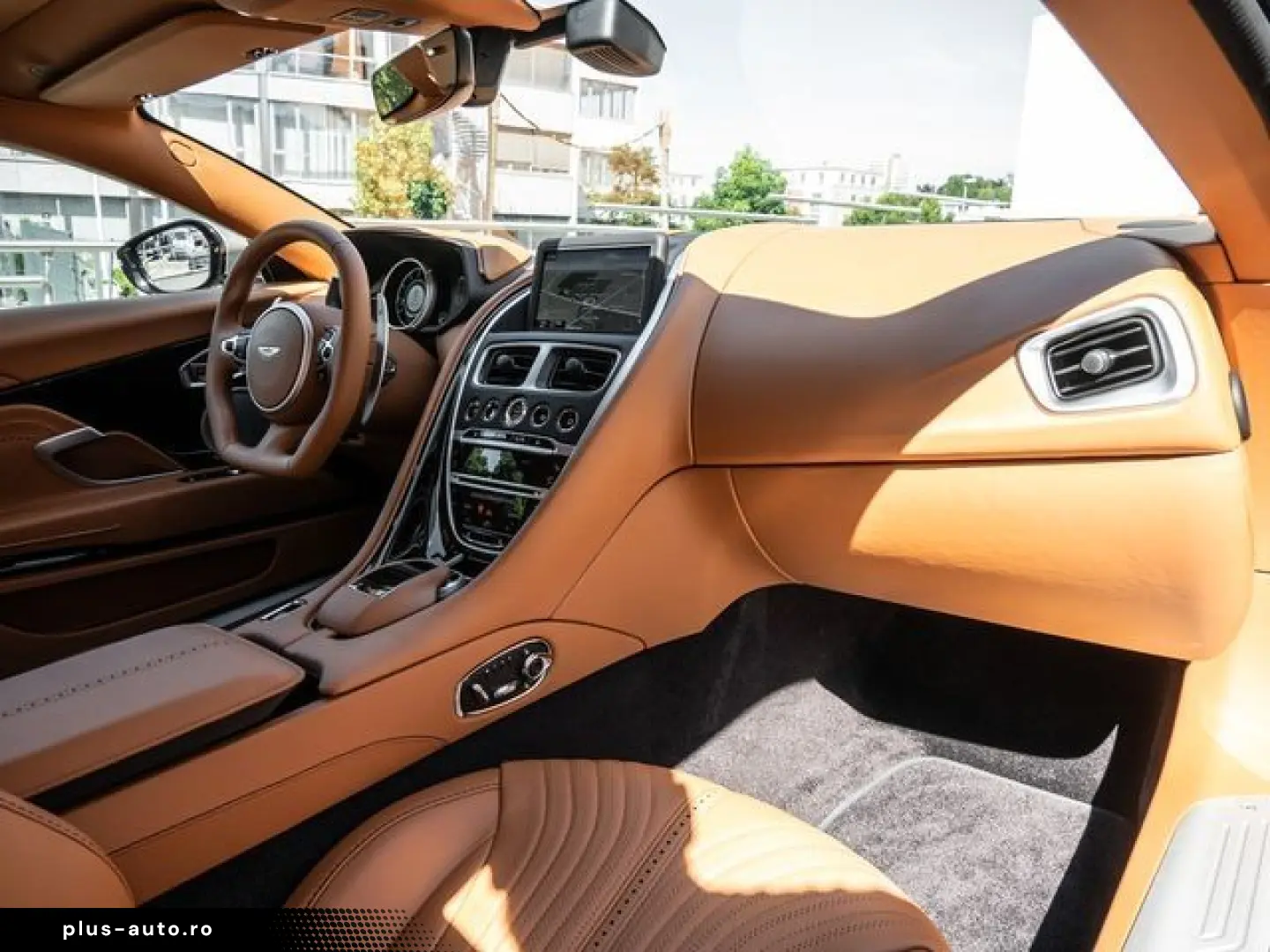 ASTON MARTIN DB11 Coupe V8 Silver Birch Provenance