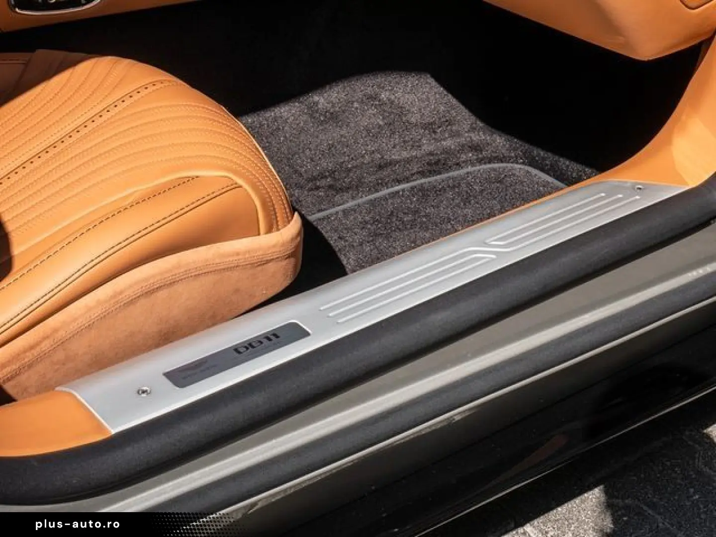 ASTON MARTIN DB11 Coupe V8 Silver Birch Provenance