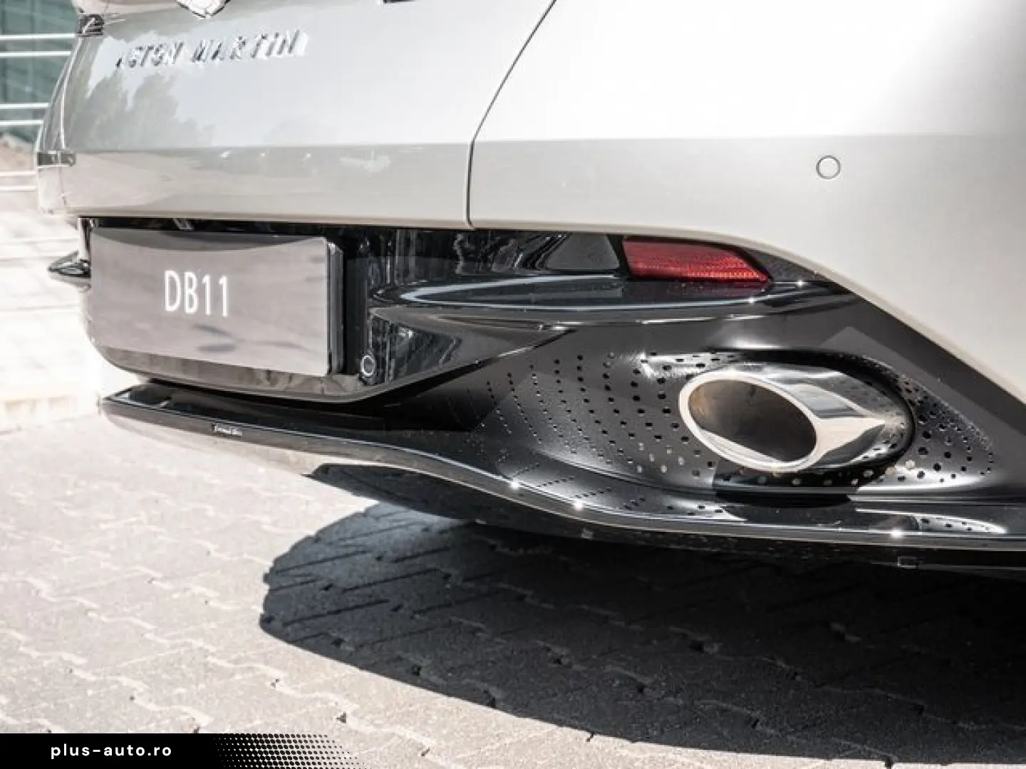 ASTON MARTIN DB11 Coupe V8 Silver Birch Provenance