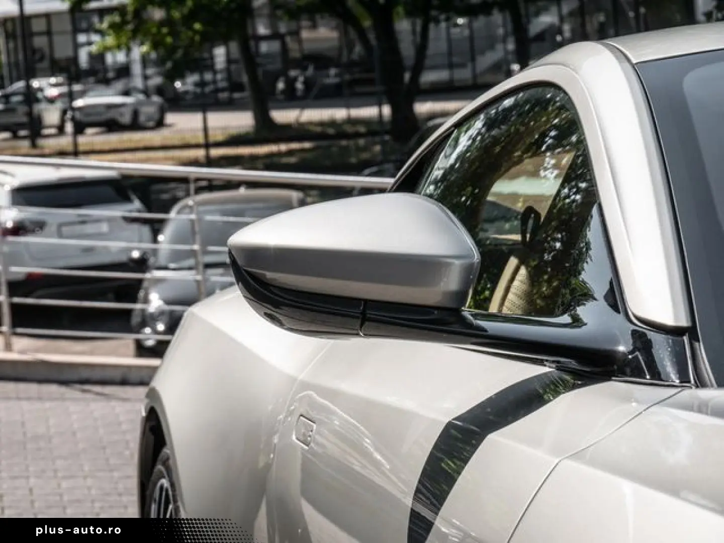 ASTON MARTIN DB11 Coupe V8 Silver Birch Provenance