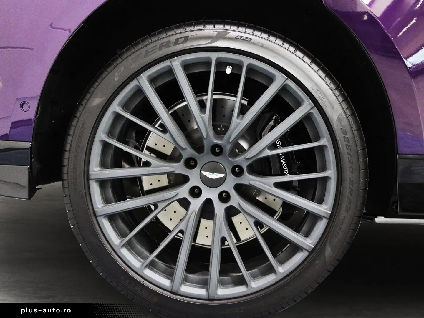 ASTON MARTIN DBX 707 Storm Purple Onyx Black