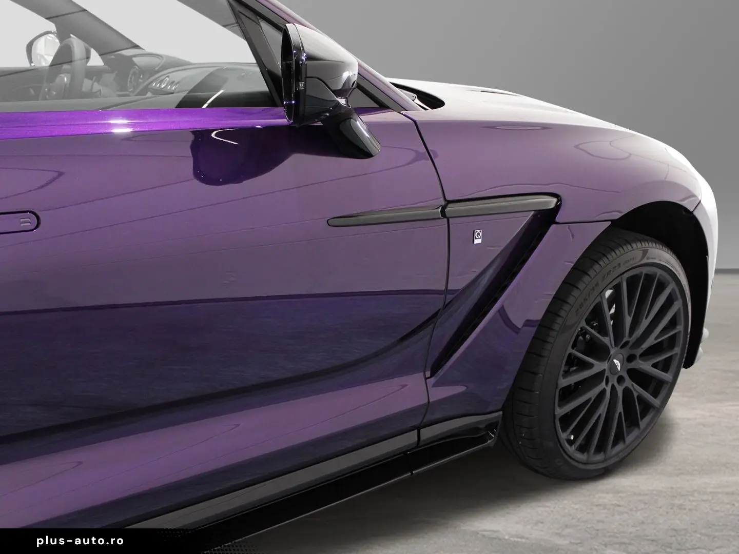 ASTON MARTIN DBX 707 Storm Purple Onyx Black