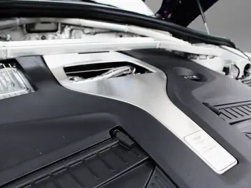 ASTON MARTIN DBX 707 Storm Purple Onyx Black