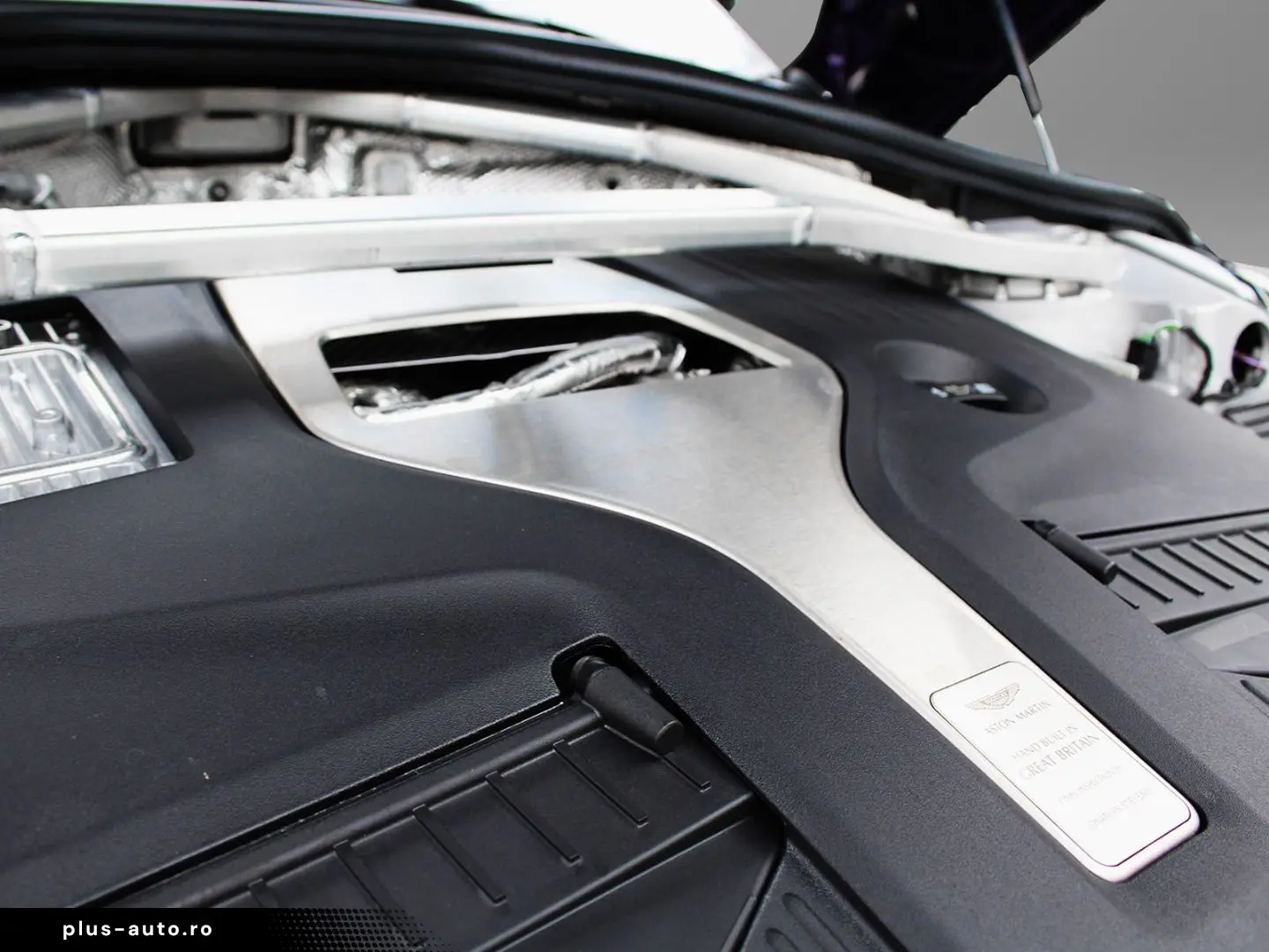 ASTON MARTIN DBX 707 Storm Purple Onyx Black