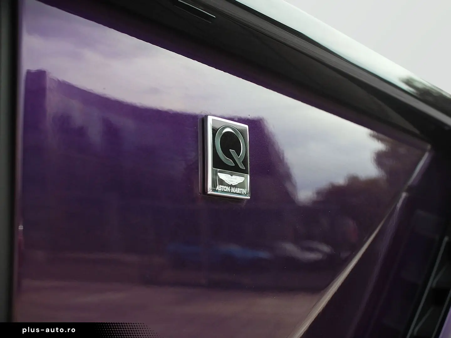 ASTON MARTIN DBX 707 Storm Purple Onyx Black