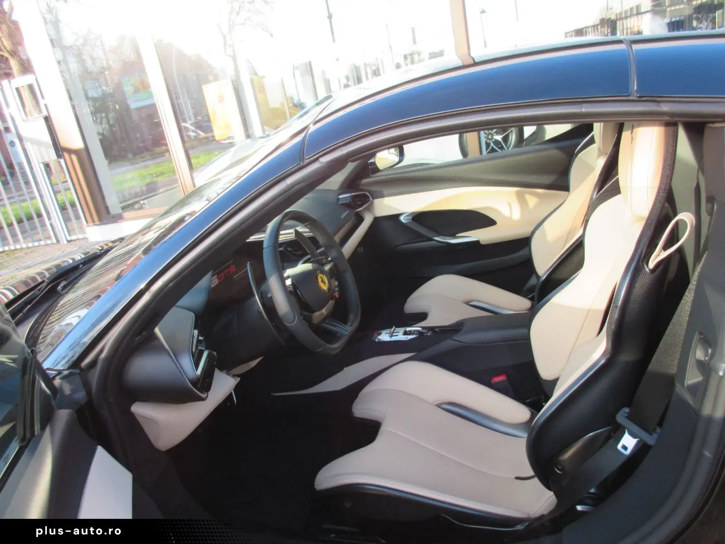 FERRARI 296 GTS Lift Carbon JBL Kamera