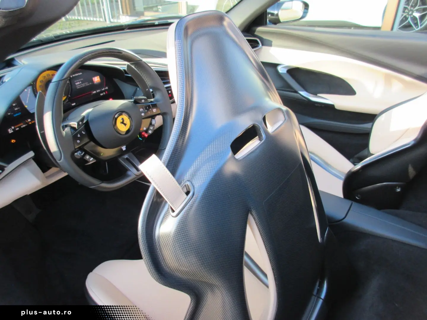 FERRARI 296 GTS Lift Carbon JBL Kamera