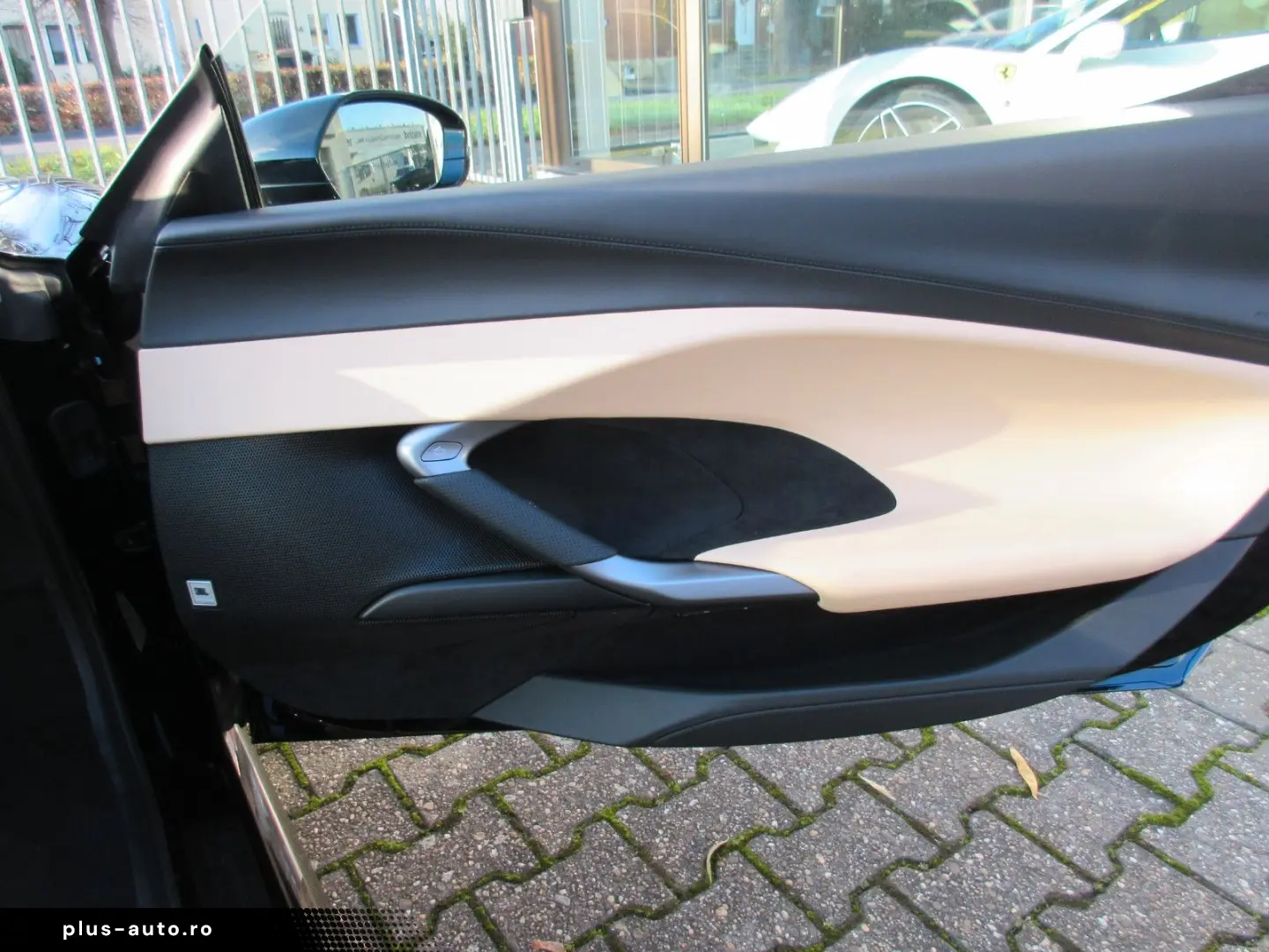 FERRARI 296 GTS Lift Carbon JBL Kamera