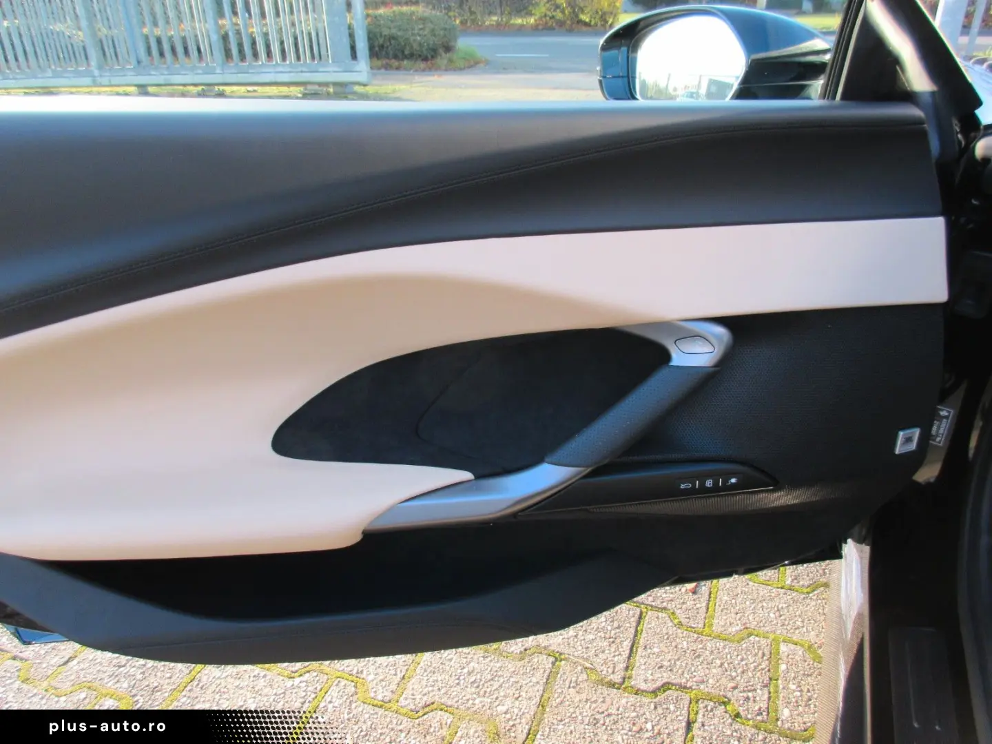 FERRARI 296 GTS Lift Carbon JBL Kamera