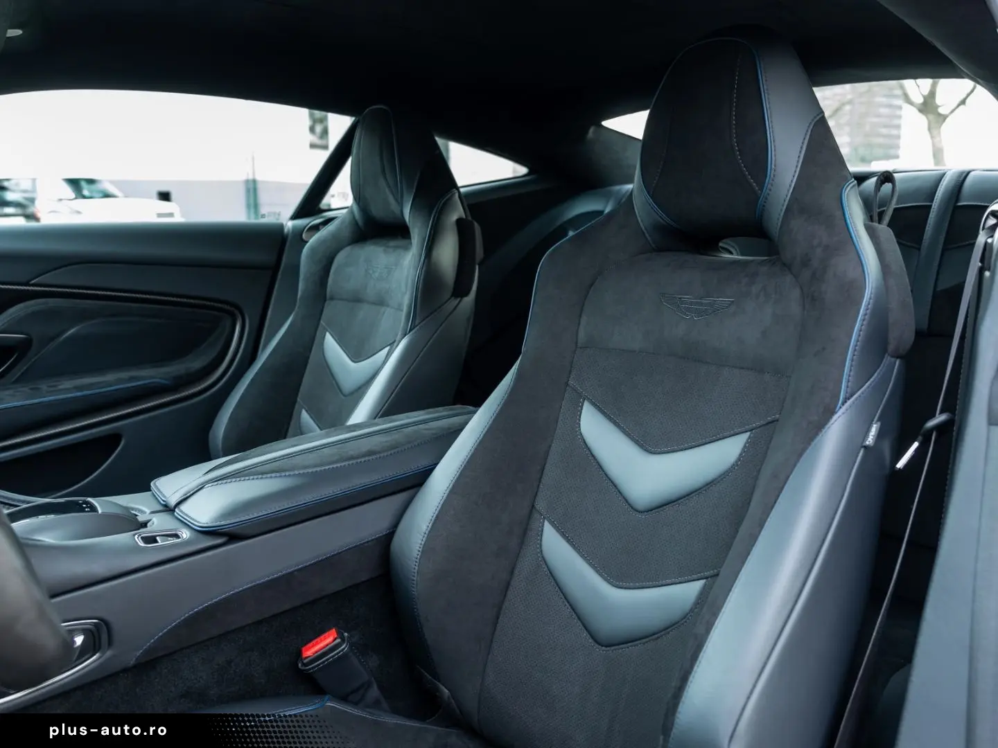 ASTON MARTIN DBS Coupe - Q Seychelles Blue - Alcantara Black