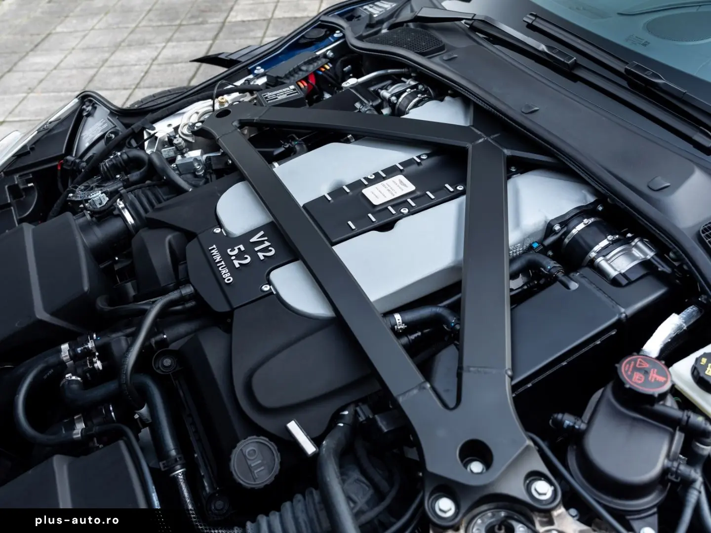 ASTON MARTIN DBS Coupe - Q Seychelles Blue - Alcantara Black