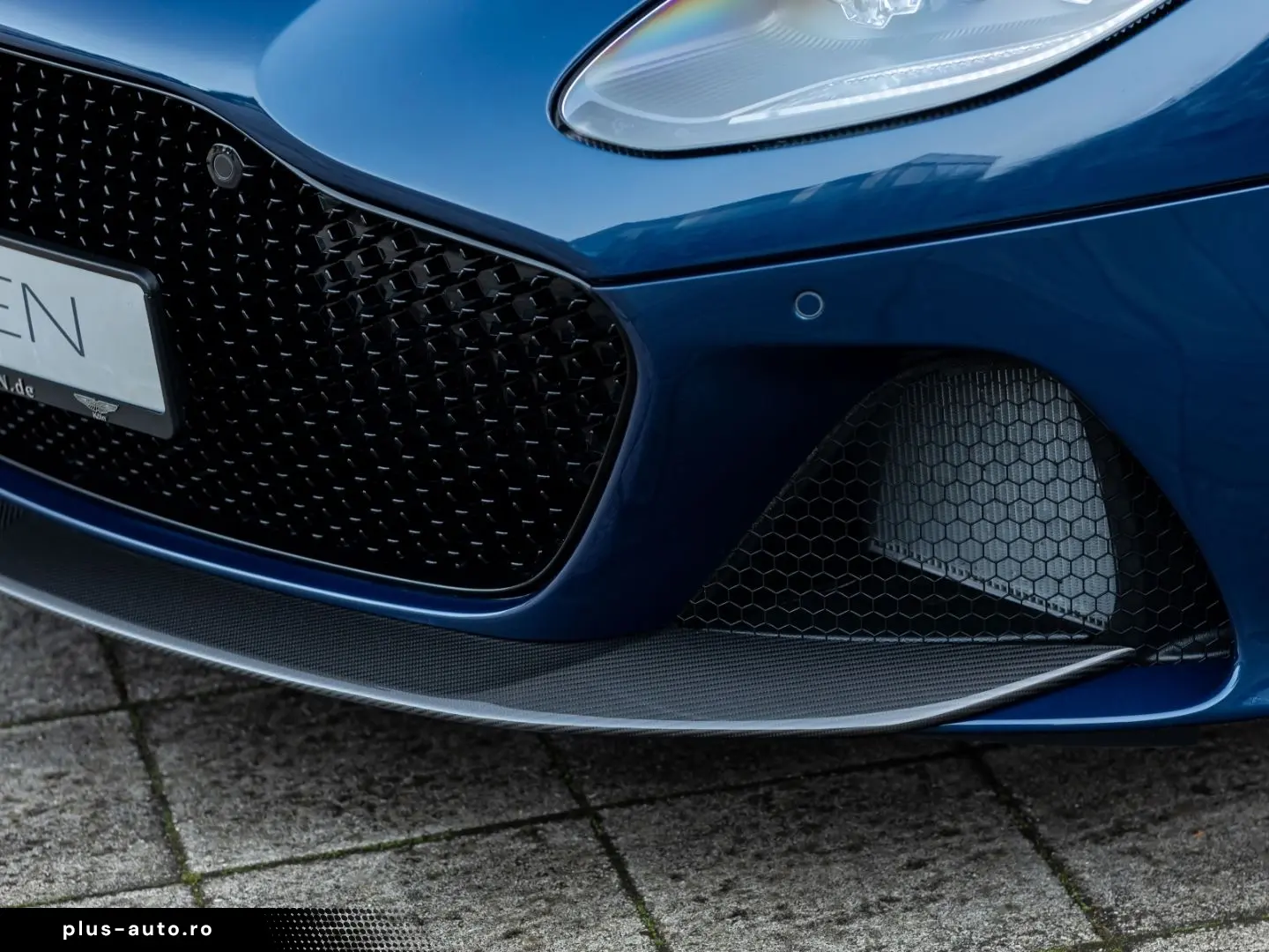 ASTON MARTIN DBS Coupe - Q Seychelles Blue - Alcantara Black