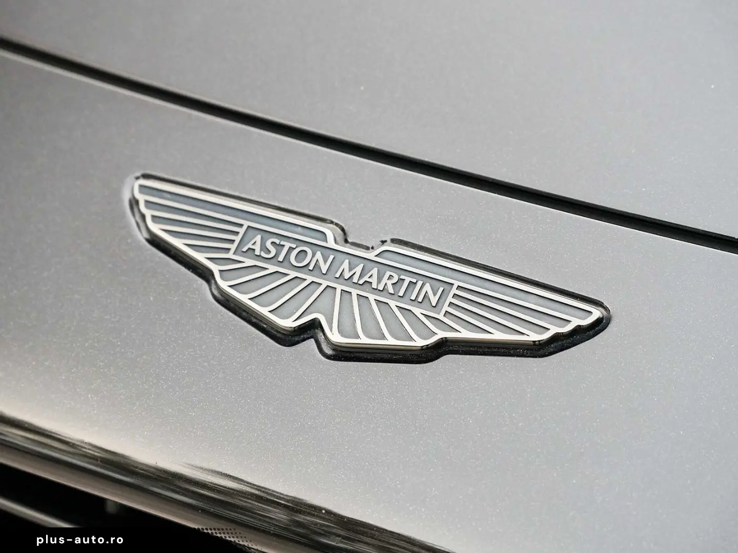 ASTON MARTIN DB12 Volante Californian Poppy Carbonbr&hellip;