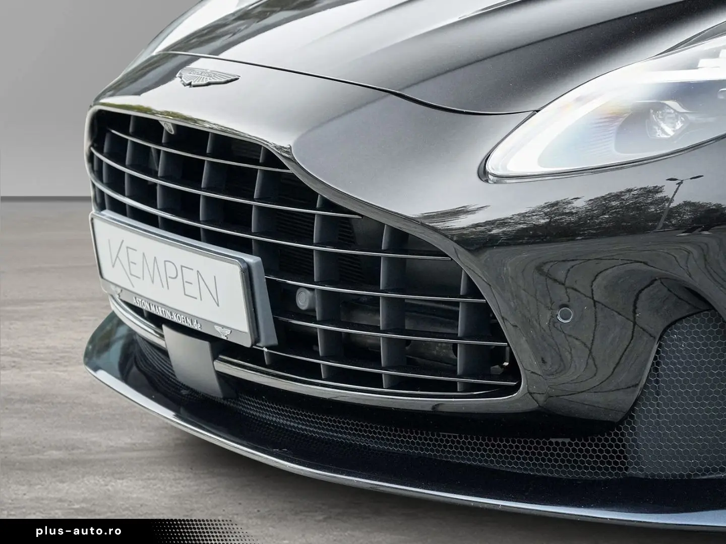 ASTON MARTIN DB12 Volante Californian Poppy Carbonbr&hellip;