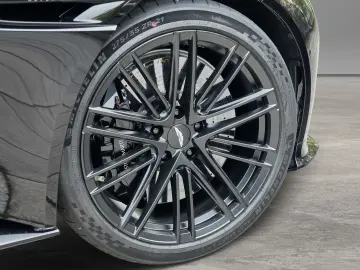 ASTON MARTIN DB12 Volante Californian Poppy Carbonbr&hellip;