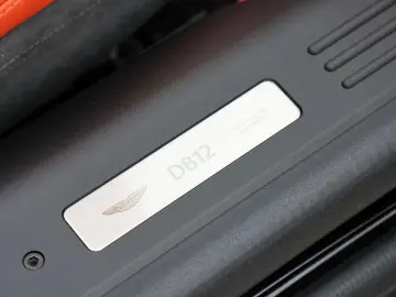 ASTON MARTIN DB12 Volante Californian Poppy Carbonbr&hellip;