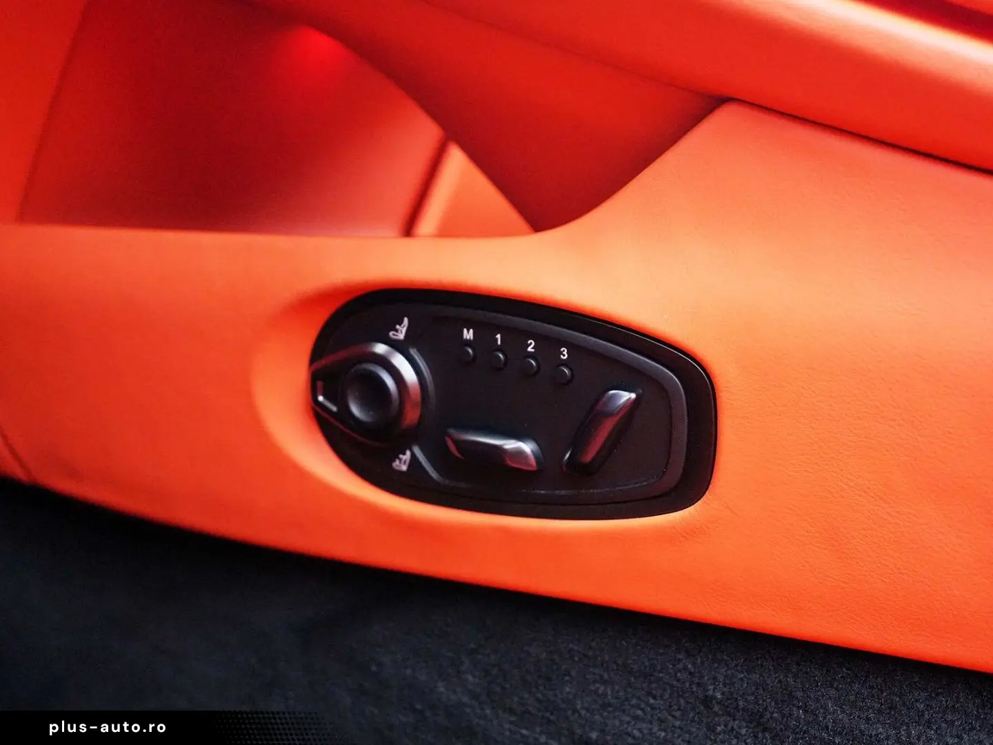 ASTON MARTIN DB12 Volante Californian Poppy Carbonbr&hellip;