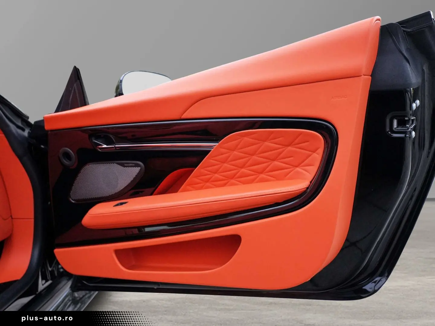 ASTON MARTIN DB12 Volante Californian Poppy Carbonbr&hellip;