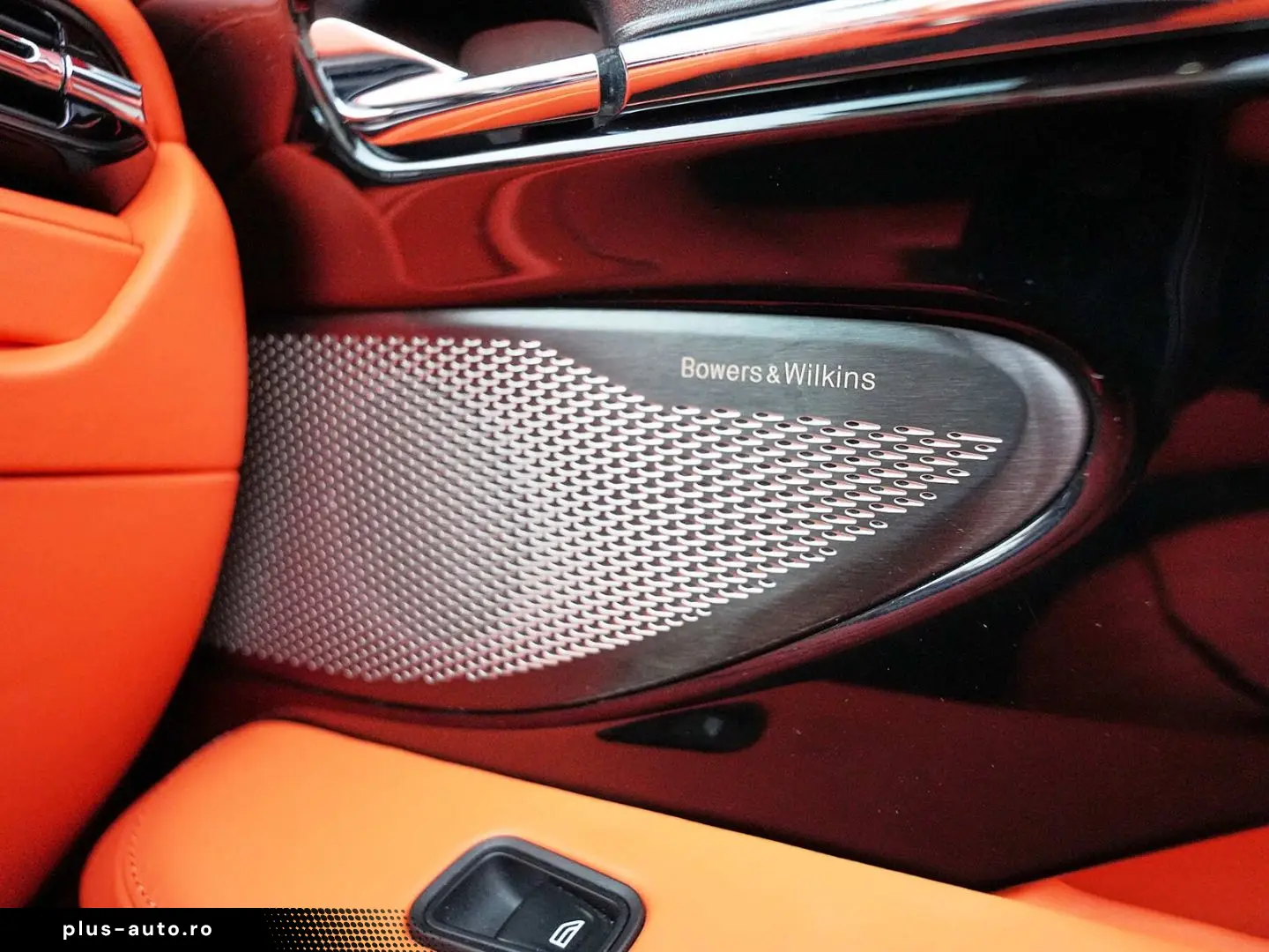 ASTON MARTIN DB12 Volante Californian Poppy Carbonbr&hellip;