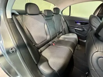 MERCEDES-BENZ C 300 4M Avantgarde MBUX  LED Ambien Totw