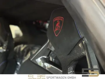 LAMBORGHINI Huracán STO FULL CARBON CAMERA LIFTING ALCANTARA