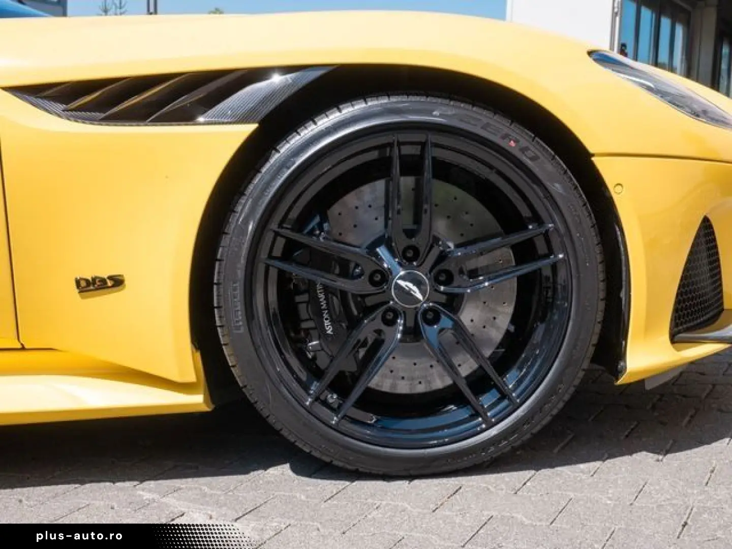 ASTON MARTIN DBS Volante Frosted Glass Yellow Carbon