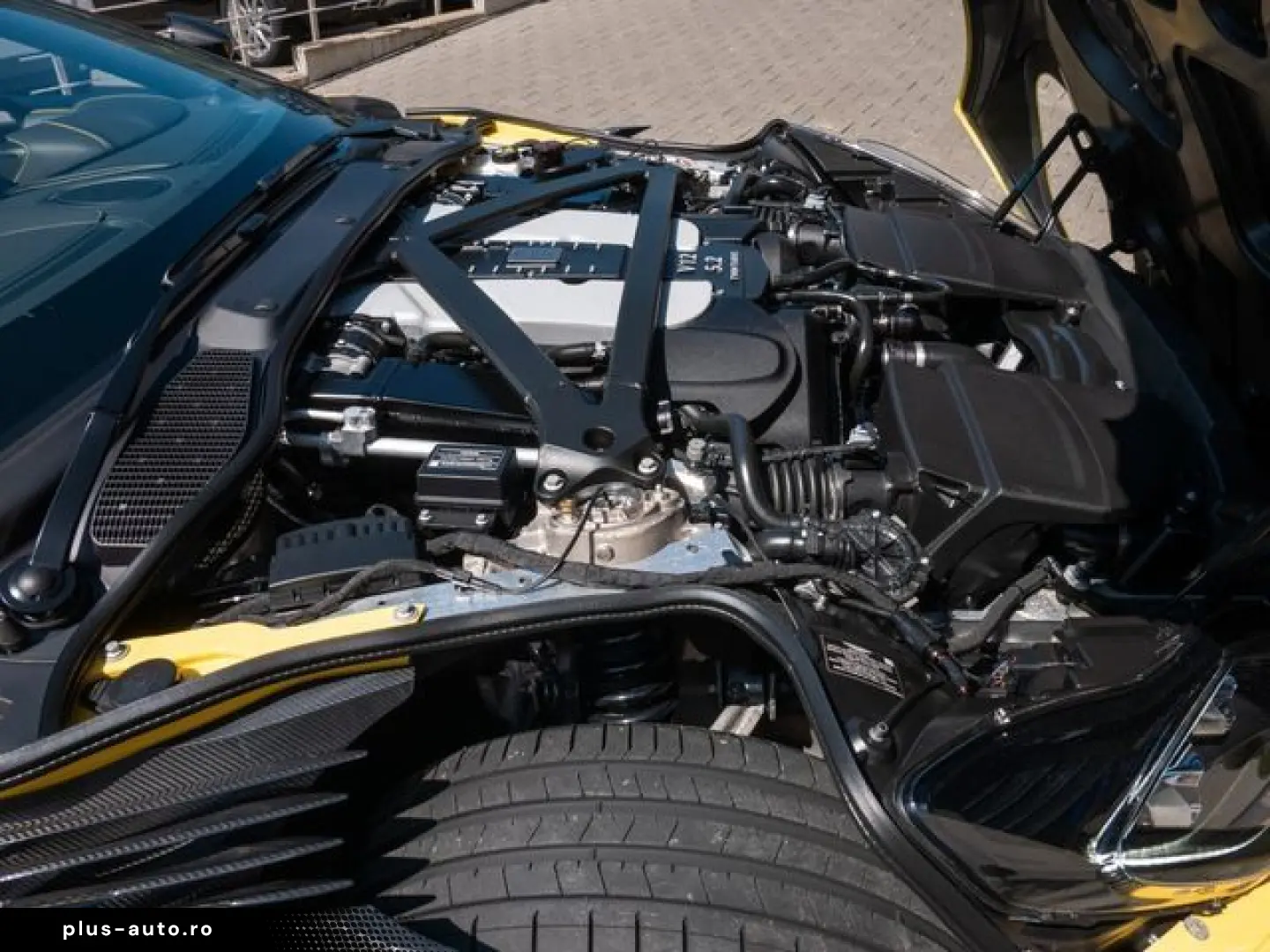 ASTON MARTIN DBS Volante Frosted Glass Yellow Carbon