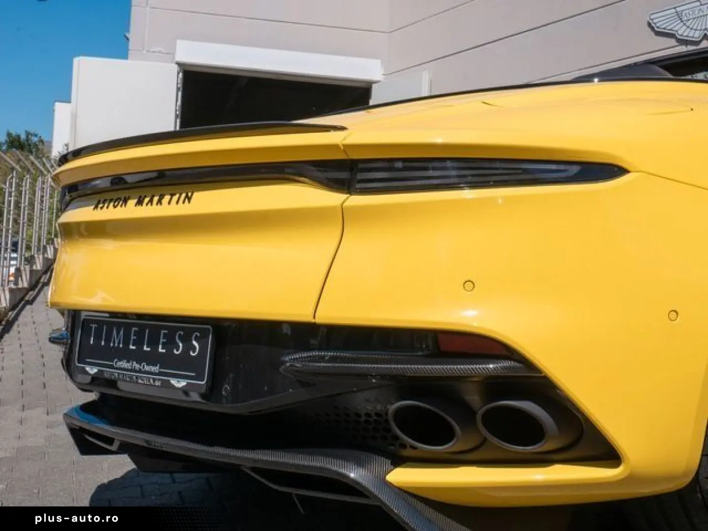 ASTON MARTIN DBS Volante Frosted Glass Yellow Carbon