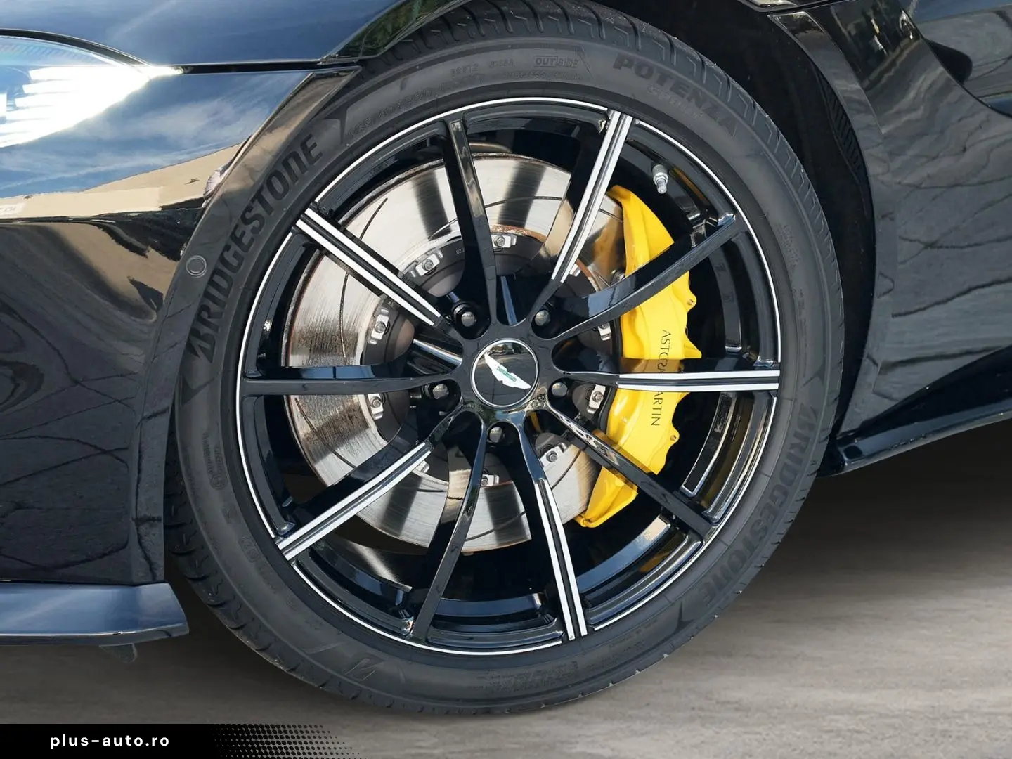 ASTON MARTIN Vantage Roadster Onyx Black   Obsidian Black