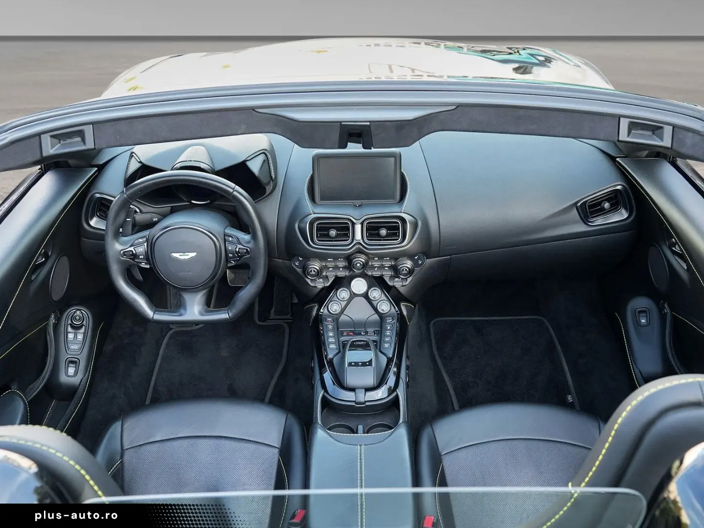 ASTON MARTIN Vantage Roadster Onyx Black   Obsidian Black