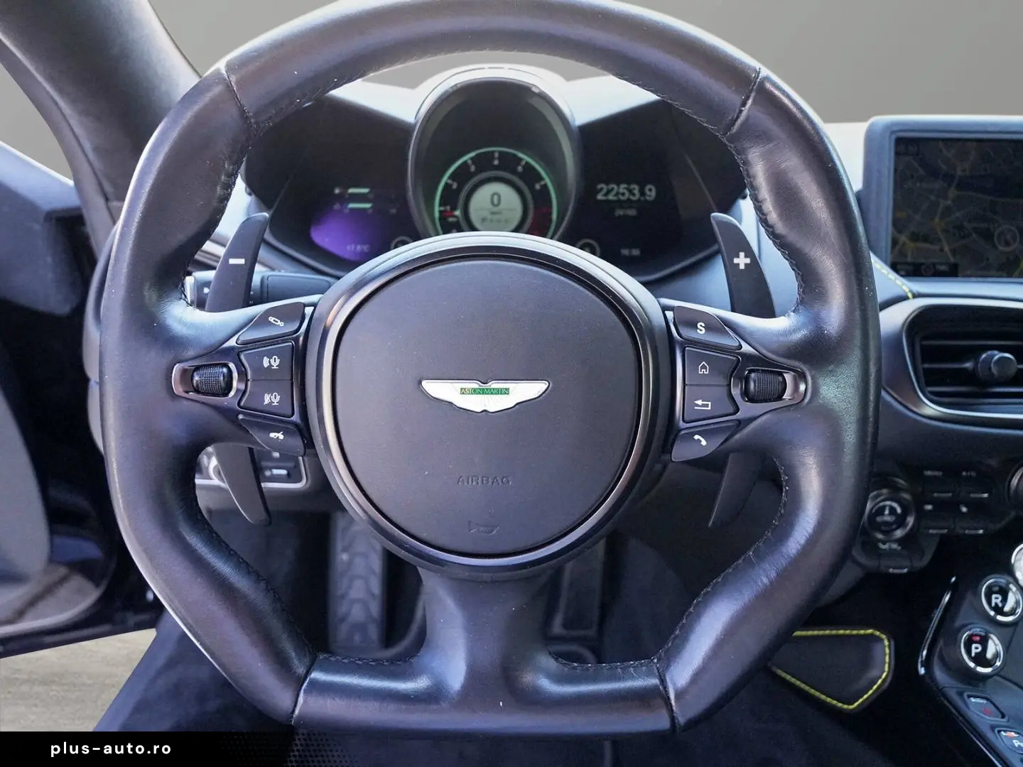 ASTON MARTIN Vantage Roadster Onyx Black   Obsidian Black